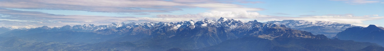 [20101002_115026_BelledonnePano_.jpg]
Panoramic view of the Belledonne range.