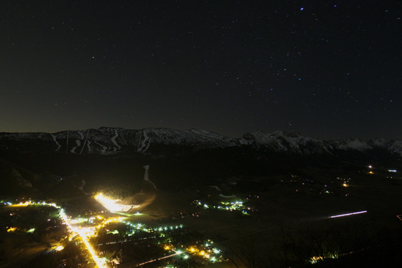 [20110209_211121_CroixJaume.jpg]
View on Lans-en-Vercors and Peak St Michel from the Jaume cross in Winter.