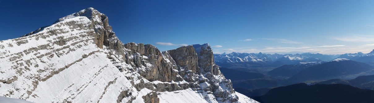 [20111211_110152_MoucherollePano_.jpg]
The Grande Moucherolle and the Two Sisters from the summit of Corrençon. The slope visible is skiable but rarely in good conditions.