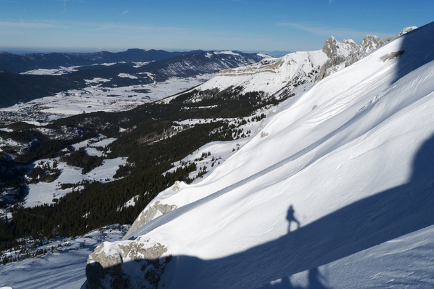 [20111226_131925_GerbierCouloirW.jpg]
On the W couloir of Mt Gerbier.