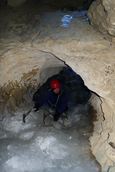 [20120214_092945_CascadeFuronCave.jpg]
The most interesting and also one of the easiest is the icefall at the back of the cave on the east side of the road.