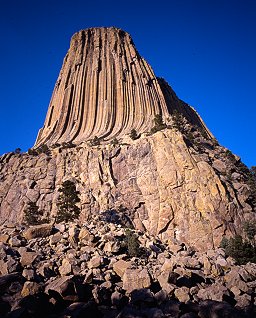 [DevilTowerSouthFace2.jpg]
South face of Devil's Tower.