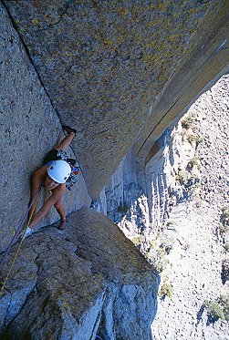 [ElMatadorStem.jpg]
Burning calves on El Matador, 2nd pitch, 5.11a.