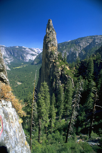 [CathSpire.jpg]
Cathedral Spire, a short but beautiful climb (5.9). The approach (same than for the higher cathedral) is rather long, so it is not usually crowded. There are many classics on the Cathedrals: the Braille Book, the east buttress, the north-east buttress and the DNB below).