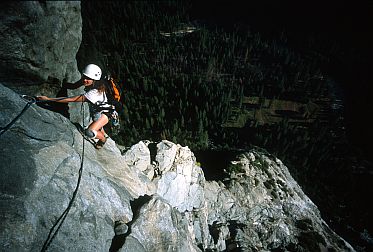 [EastButtressElCapTraverse3.jpg]
Jenny on the same traverse, seen from above.