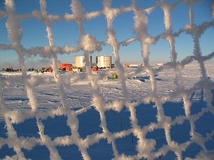 Snowed up net on the astronomy platform