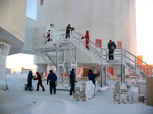 Bringing the stocks of frozen wine inside the station during the winter