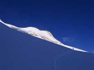 Going up the ridge of Mt Albaron before the descent