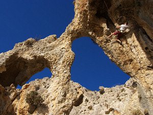 Vincent about to reach the upside-down roof of Room13 (7b) at the Palace