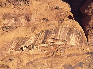 Anasazie dwellings up Canyon de Chelly