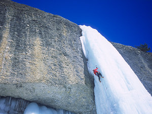 Fourth pitch of the Geant des Tempetes, a grade V in the Fournel valley