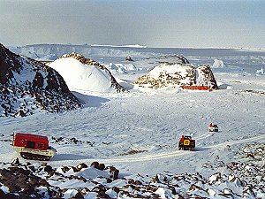 Departure of snow vehicles for D-10