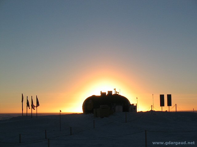 [AastinoSunset.jpg]
Sun setting behind the AASTINO container.