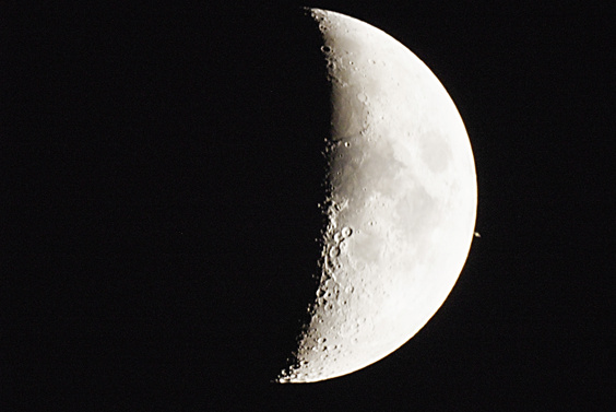 [20070522_223109_MoonSaturn.jpg]
Saturn just a few seconds after emerging from behind the moon, an hour later. No image processing.