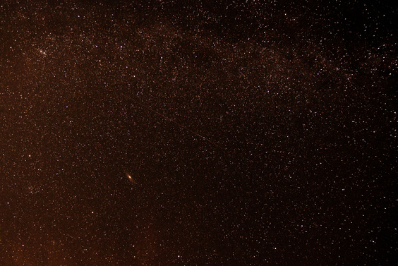 [20071029_211659_AstroAndromeda_.jpg]
Can you spot Andromeda in this wide angle view of the northern sky ? And the Milky Way ?