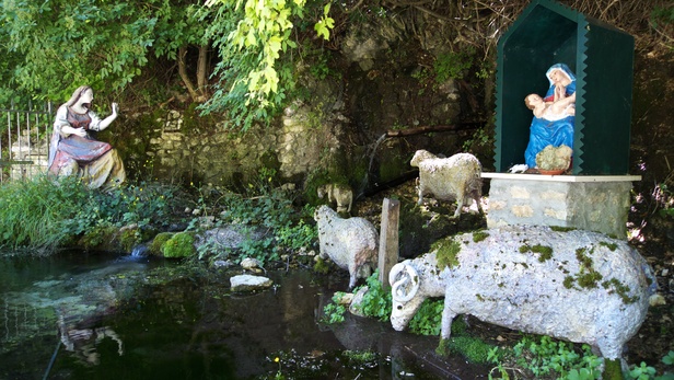 [20090803_104019_ScarpaBici.jpg]
Spring of the Velino river.