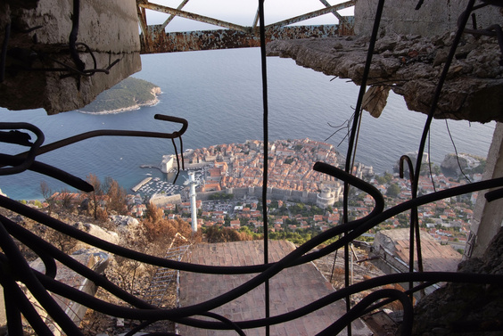 [20070825_184929_DubrovnikThroughDestroyedLiftStation.jpg]
Dubrovnik seen through the ruins of the destroyed upper lift station.