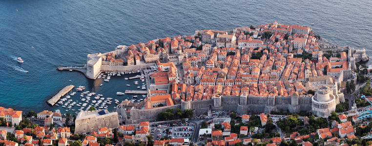 [20070825_190043_DubroCenterPano_.jpg]
Old town of Dubrovnik.